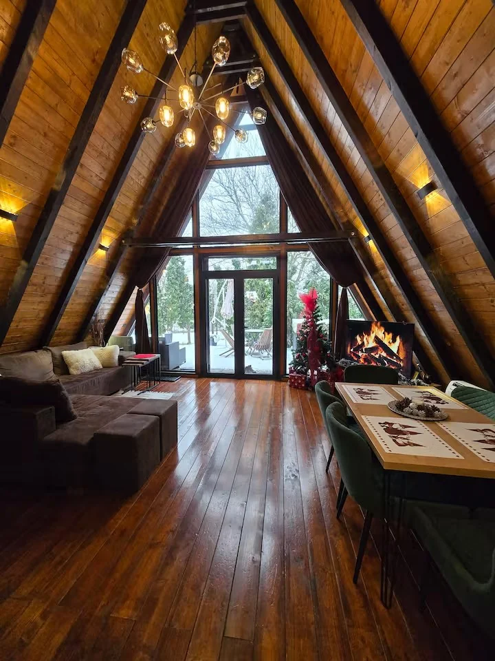 Dnevni boravak sa panoramskim prozorima